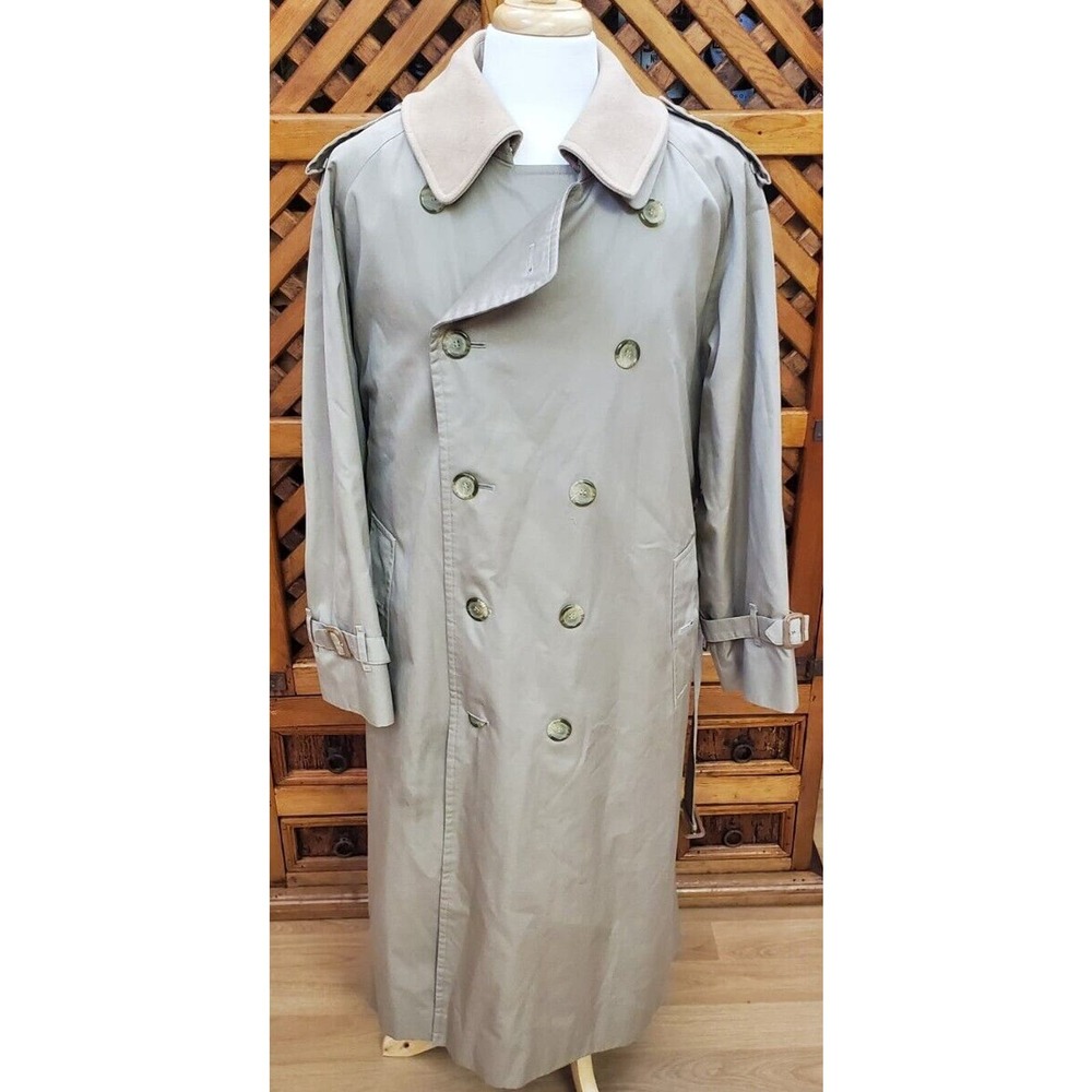 Burberry LONDON Trench Coat 42R Wool Liner Excellent Condition. Lightly Used.